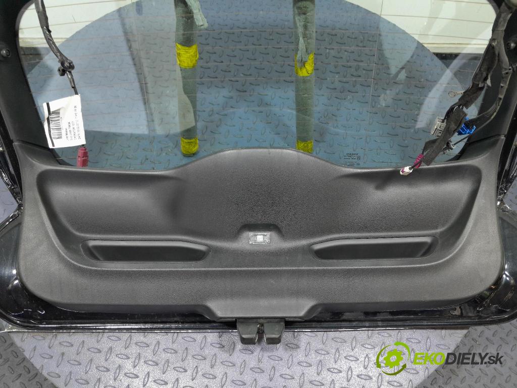 Volvo V40 2014 zadní dveře kufra: kufr 