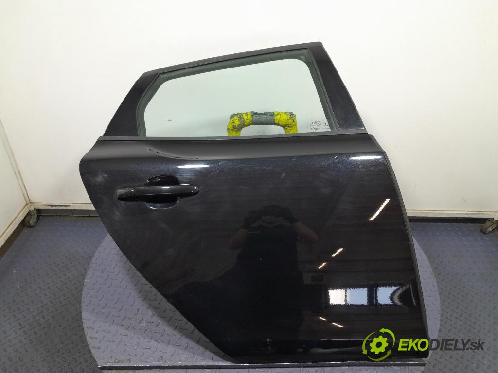Volvo V40 2014 dveře Zad: prave