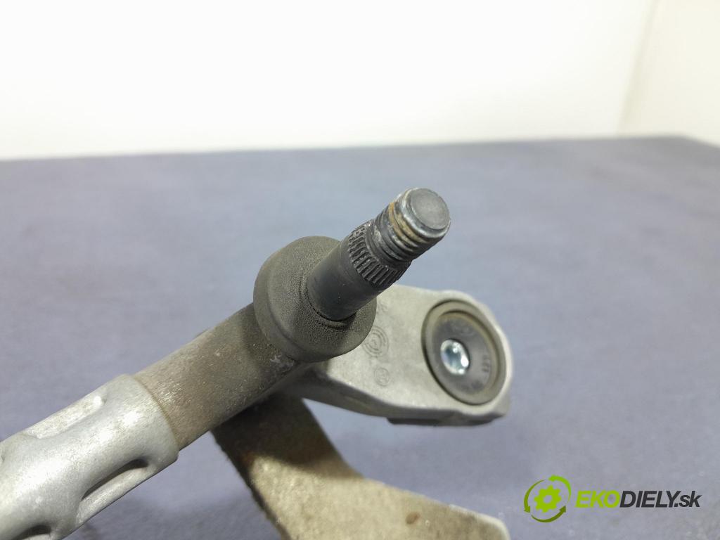 Volvo V40 2014 mechanismus motorek Stěrače: před 31378574