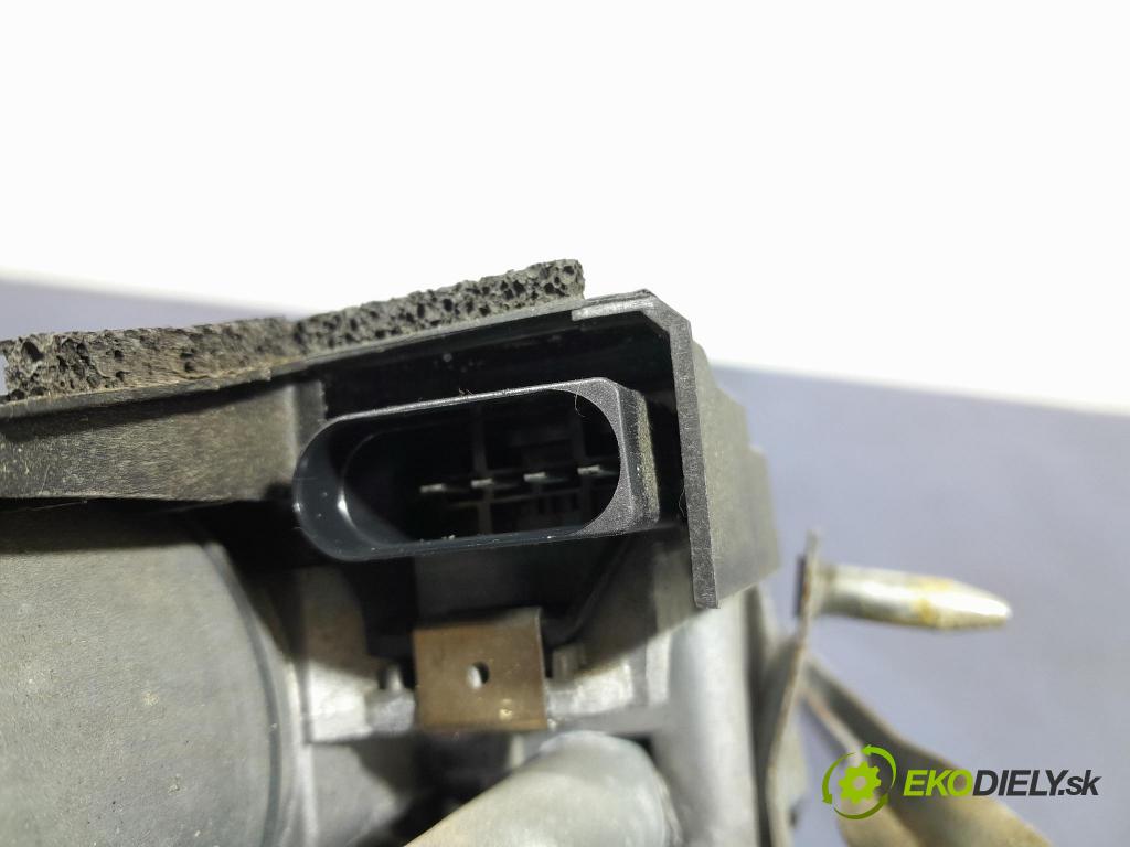 Volvo V40 2014 mechanismus motorek Stěrače: před 31378574