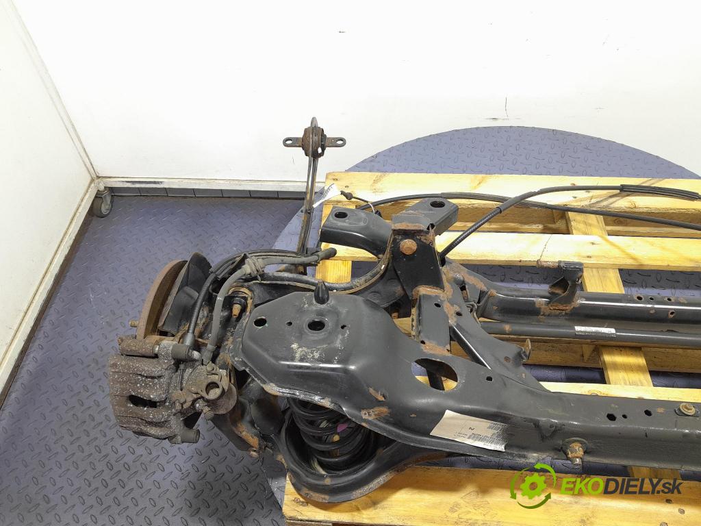 Volvo V40 2014 výztuha Pozastavenia: Zad: