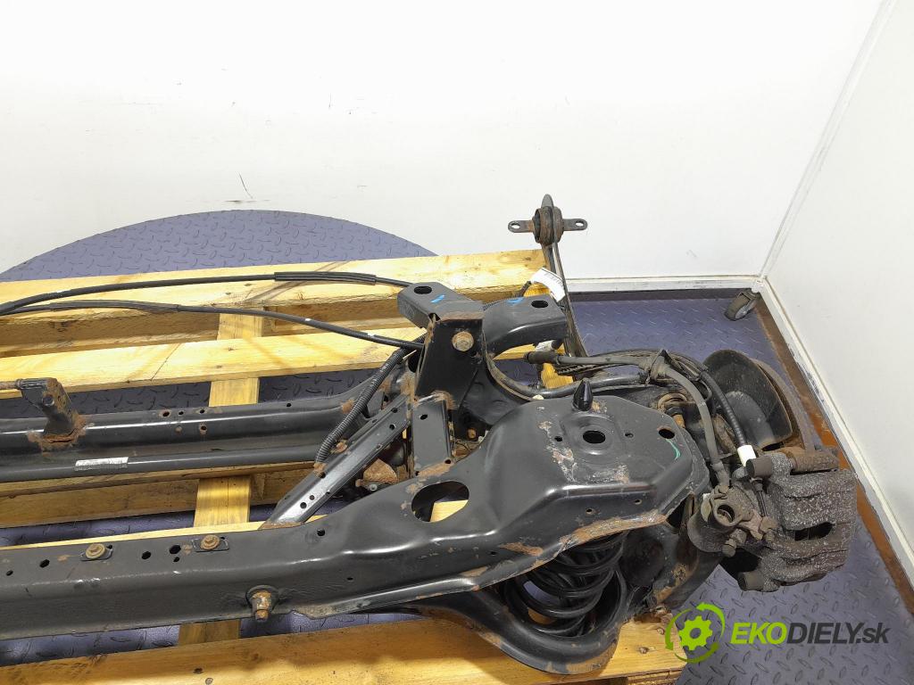 Volvo V40 2014 výztuha Pozastavenia: Zad: