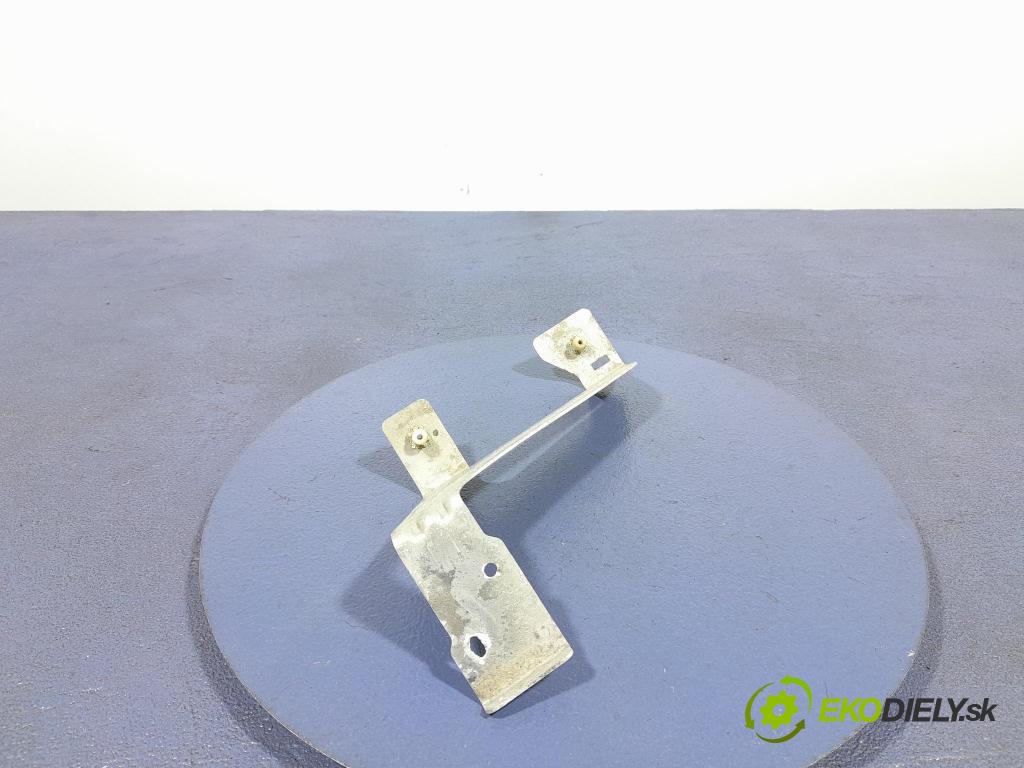 Bmw X7 2021 kryt Plast: podvozek: 7428100