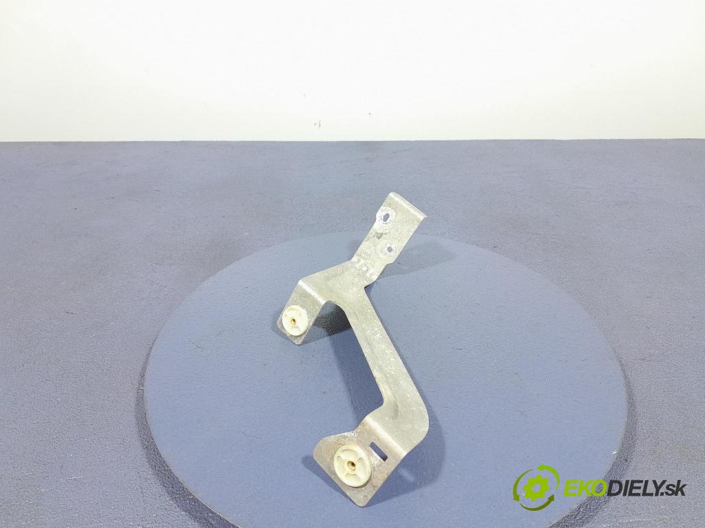 Bmw X7 2021 kryt Plast: podvozek: 7428100