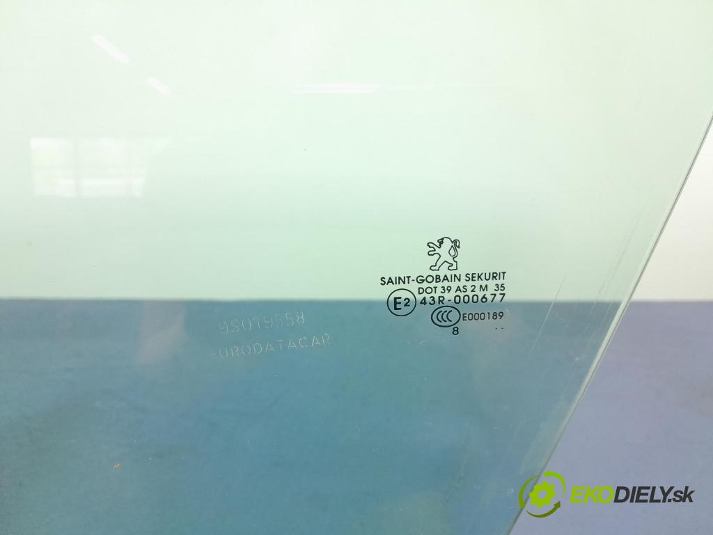 Peugeot 308 2009 sklo dvere Predné ľavá