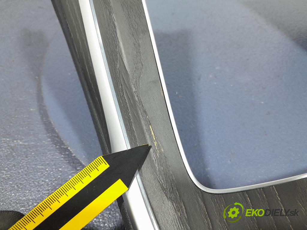 Bmw X7 2021 kryt Plast: Interiéry: