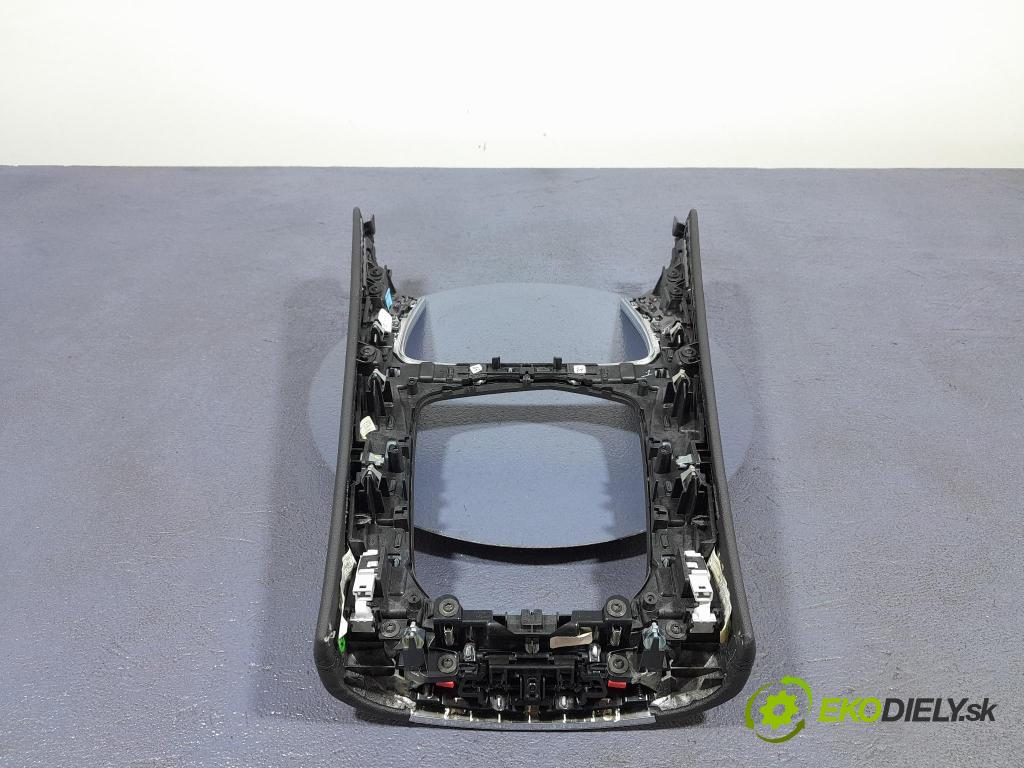 Bmw X7 2021 kryt Plast: Interiéry: