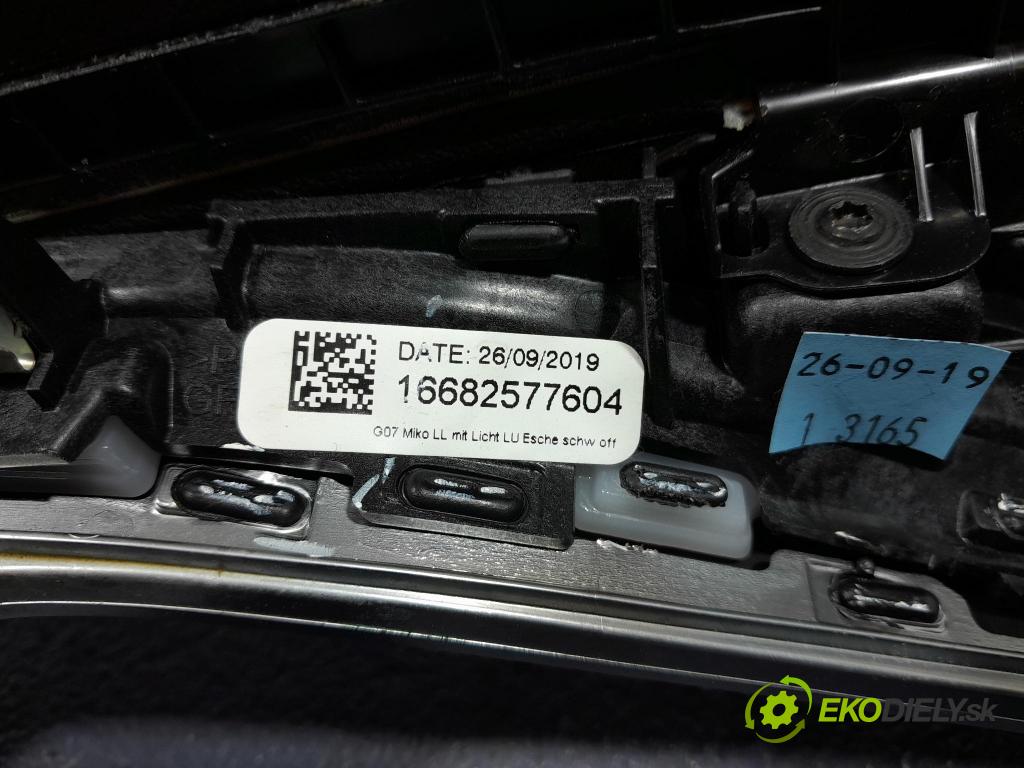 Bmw X7 2021 kryt Plast: Interiéry: