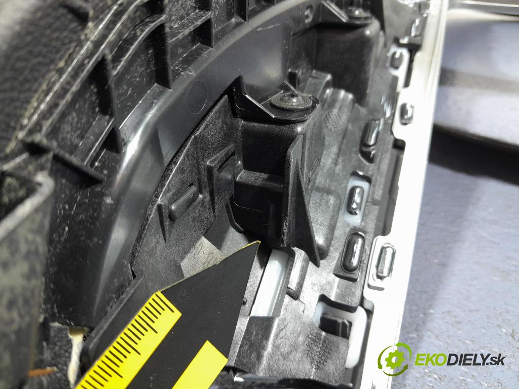 Bmw X7 2021 kryt Plast: Interiéry: 