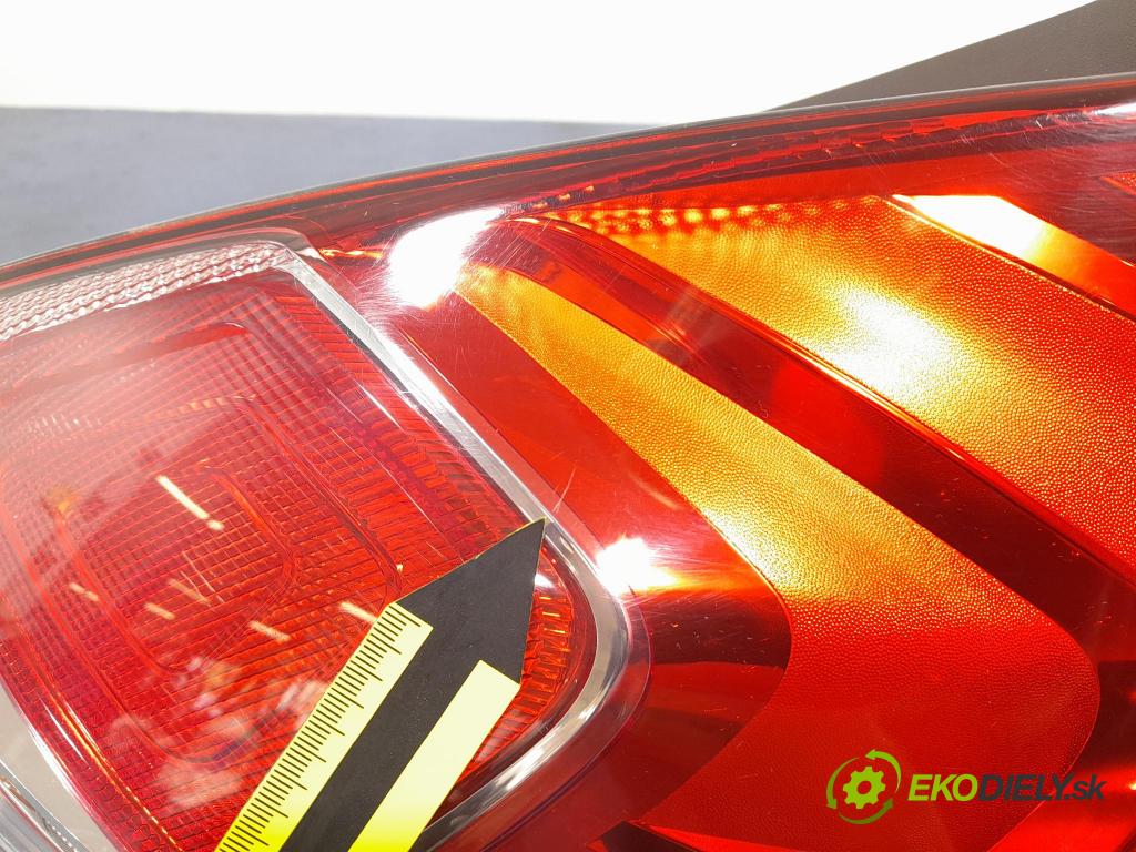 Ford Fiesta 2016 svetlo / reflektor zad Prava: Vonkajsia: C1BB-13404-A