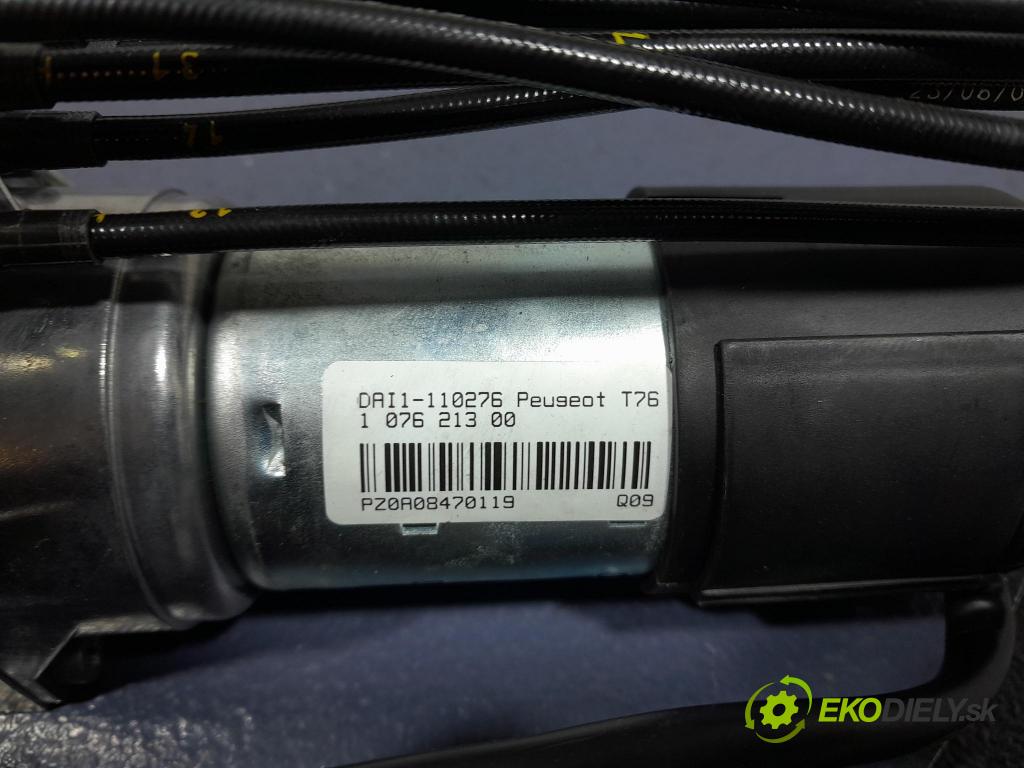 Peugeot 308 2009 Střešní okno: 107621300