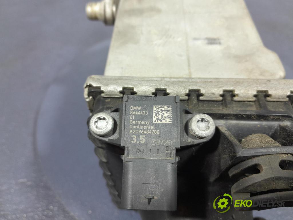 Bmw X7 2021 chladič Vzduch: 8660688