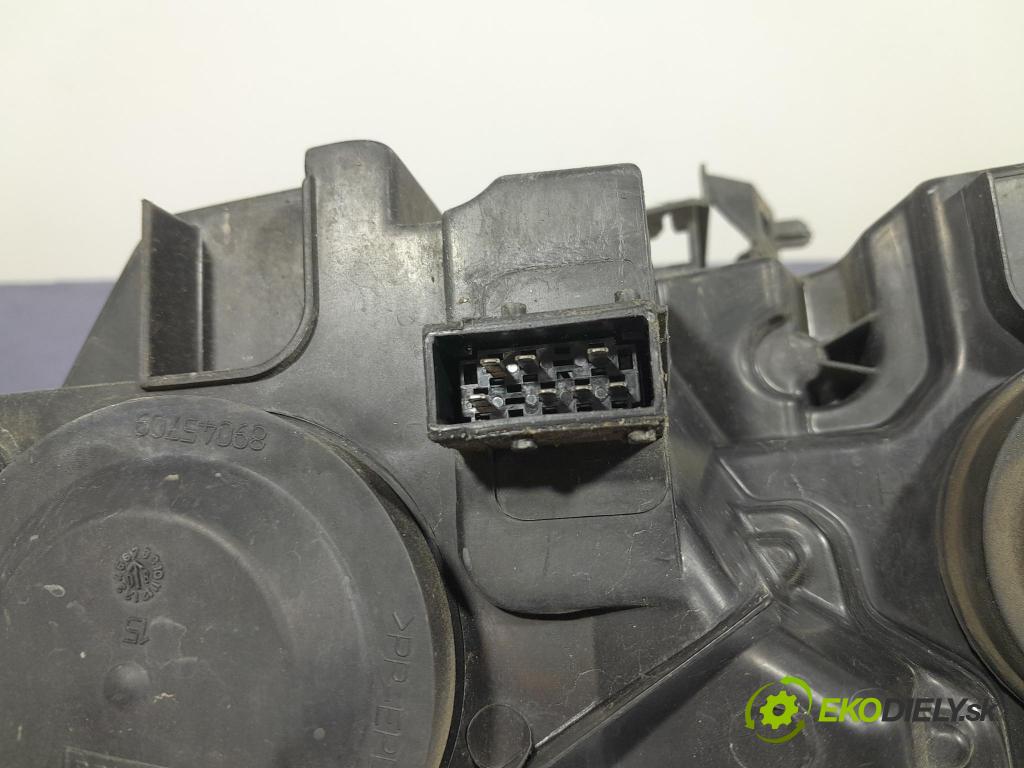 Citroen C4 2008 světlo v pravo: 9684382280