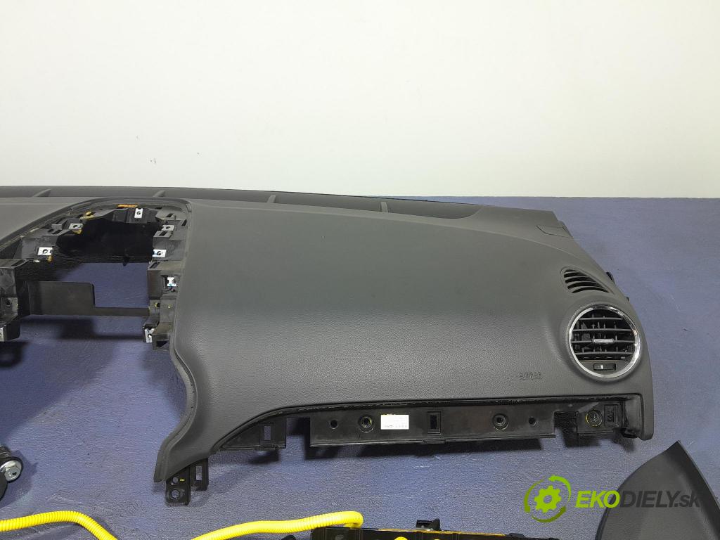Opel Antara 2008 kokpit,přistrojova deska