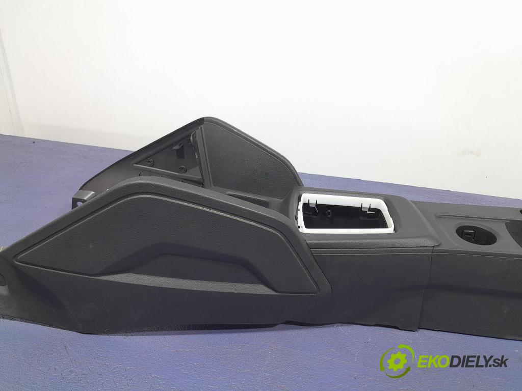 Dacia Duster 2023 tunel Stredný: