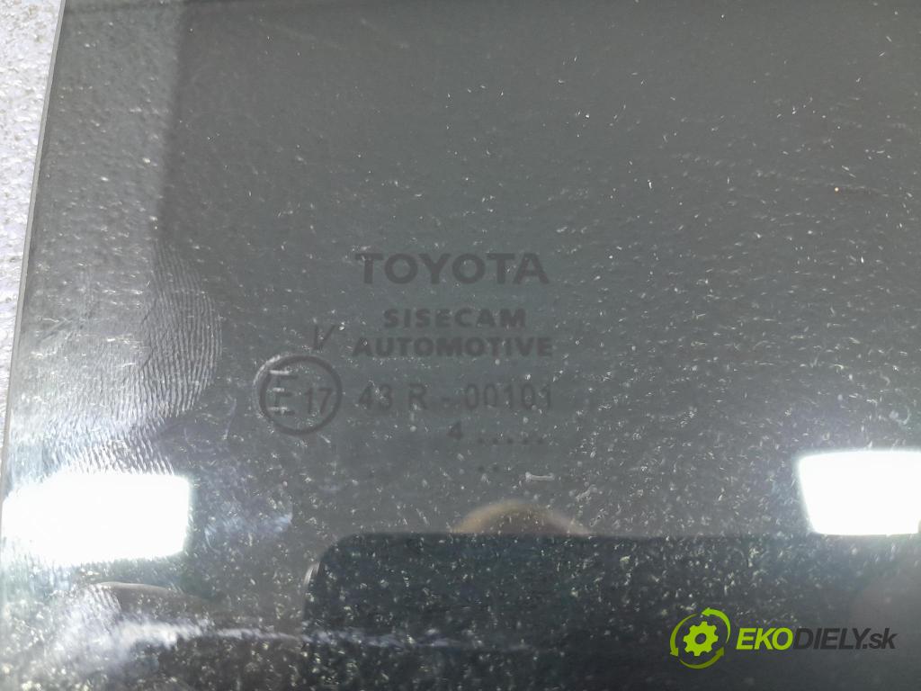 Toyota Corolla 2024 sklo dvere zad Prava: 