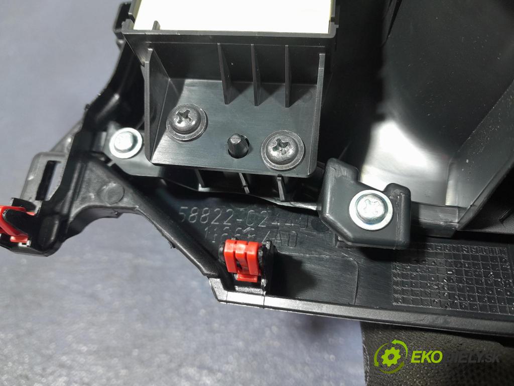 Toyota Corolla 2024 kryt Plast: Interiéry: 58822-02440