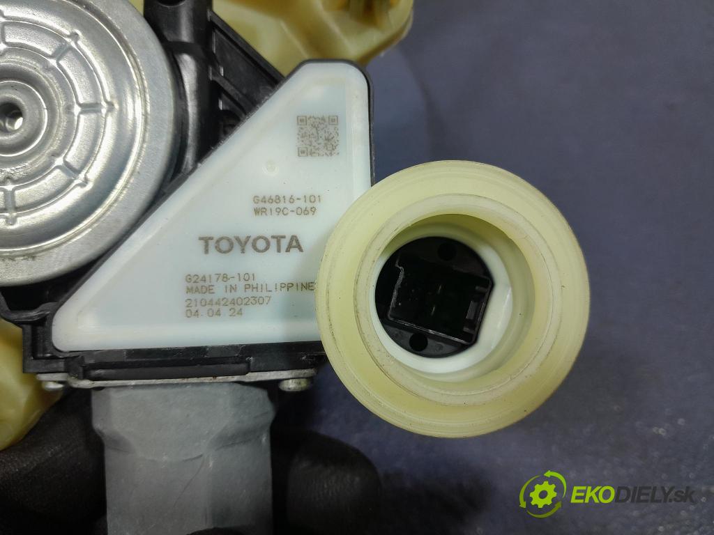 Toyota Corolla 2024 mechanismus stahování Sklenka: Zad: v pravo: 69830-02731