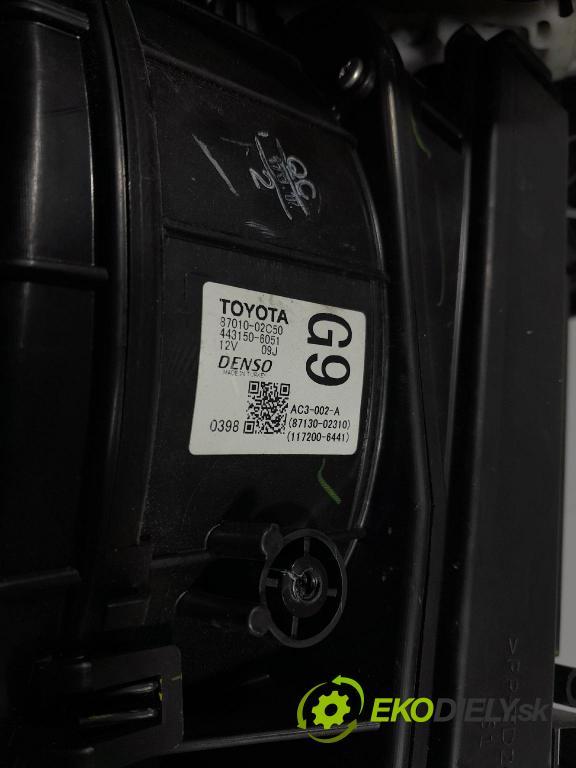 Toyota Auris 2007 radiátor 87010-02C50