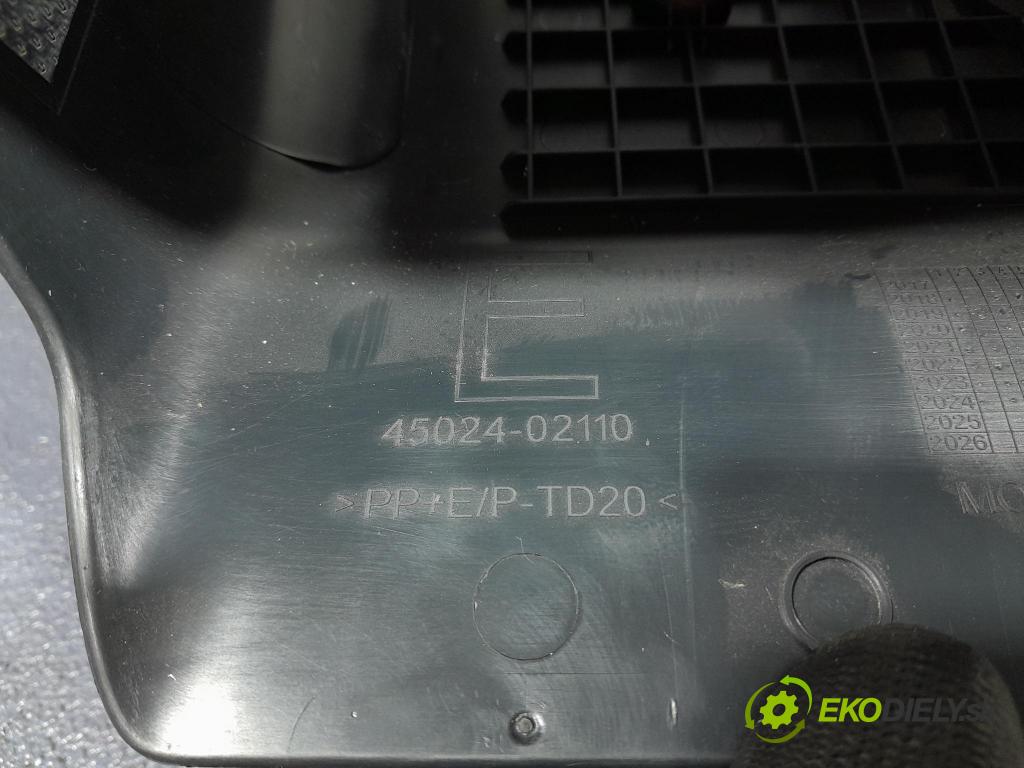 Toyota Corolla 2024 kryt Plast: Interiéry: 45286-02630