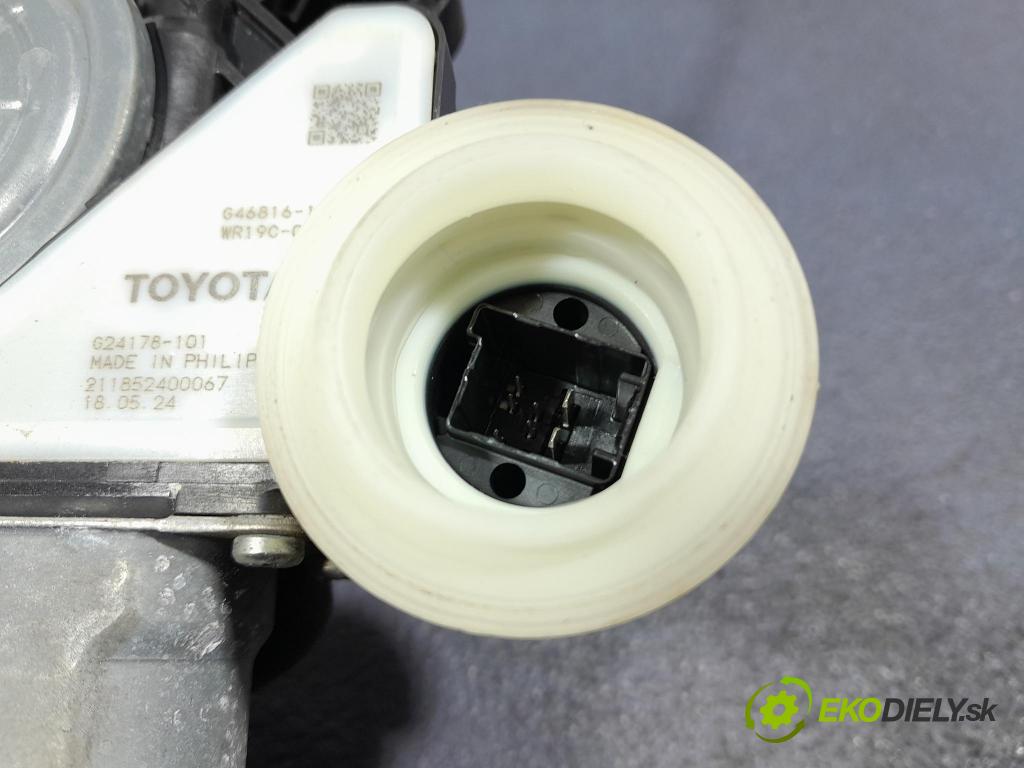 Toyota Corolla 2024 mechanismus stahování Sklenka: před v pravo: 69810-02792
