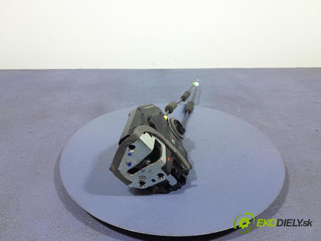 Toyota Corolla 2024 zámok dvere zad Vľavo: