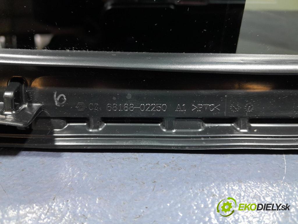 Toyota Corolla 2024 sklo dvere zad Prava: 