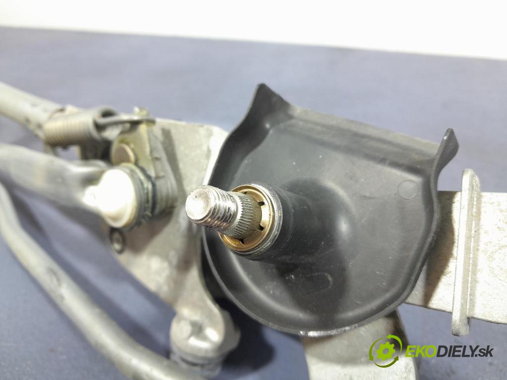 Toyota Corolla 2024 mechanismus motorek Stěrače: před