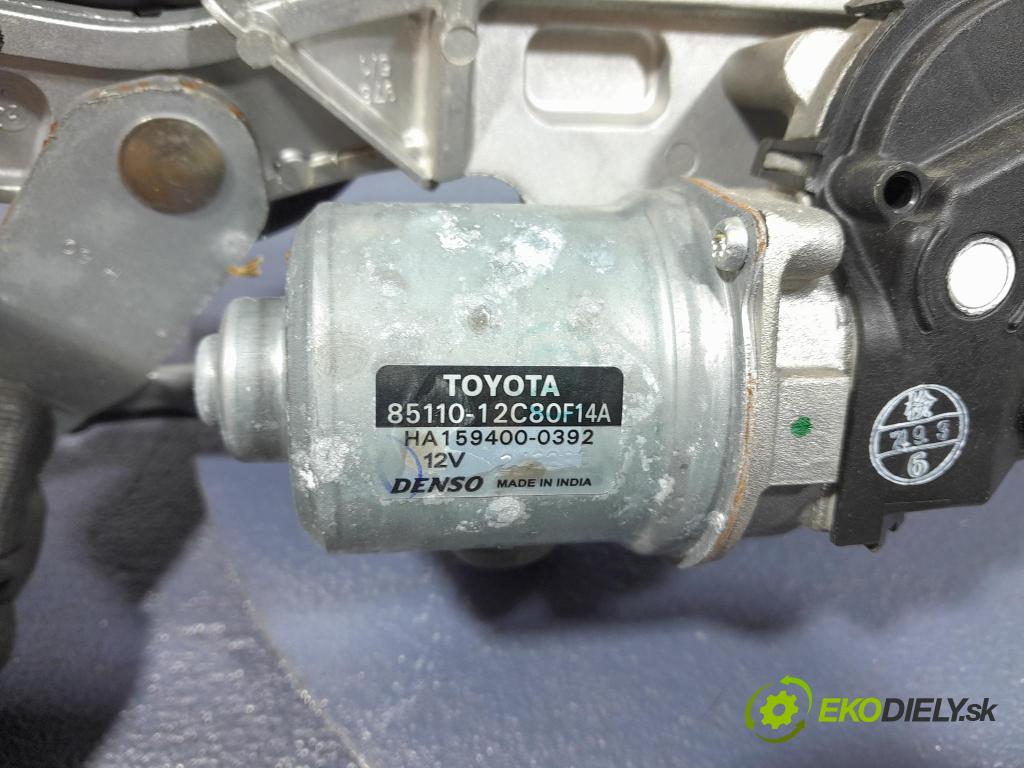 Toyota Corolla 2024 mechanismus motorek Stěrače: před 