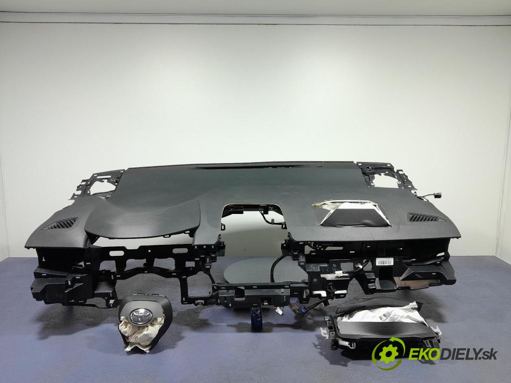 Toyota Corolla 2024 kokpit,pristrojová doska