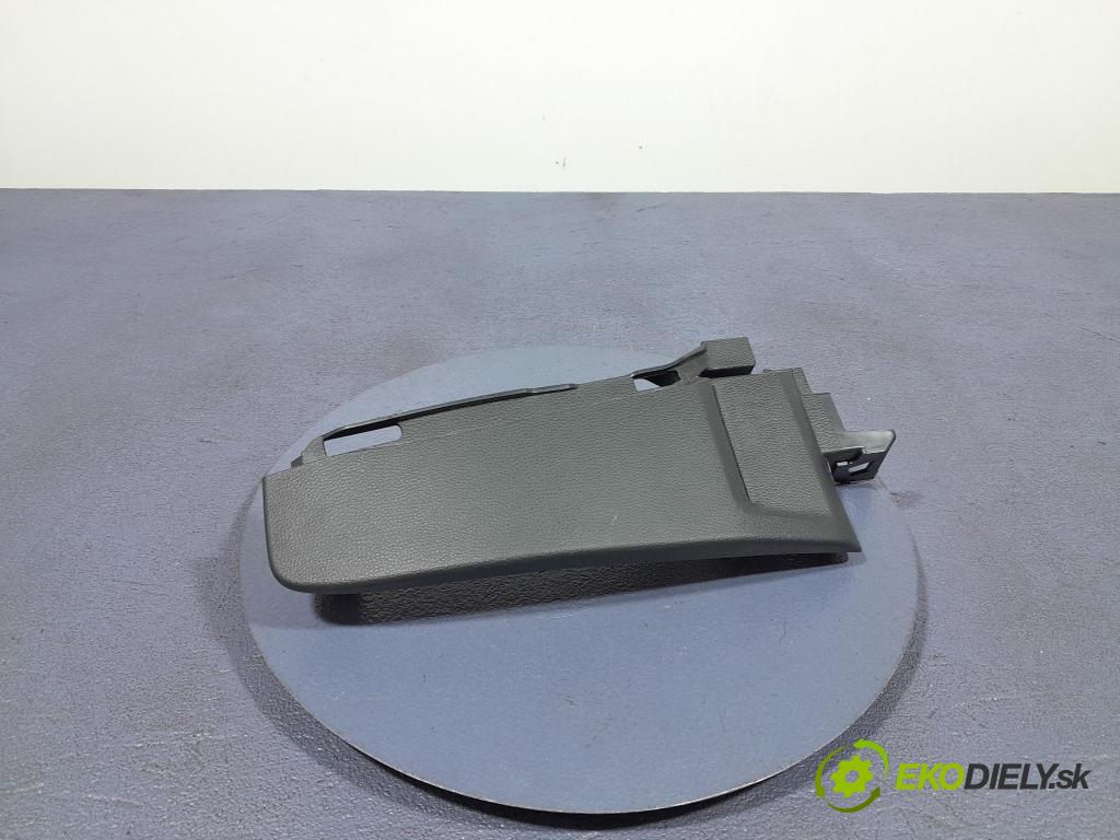 Toyota Corolla 2024 kryt Plast: Interiéry: 64302-02060
