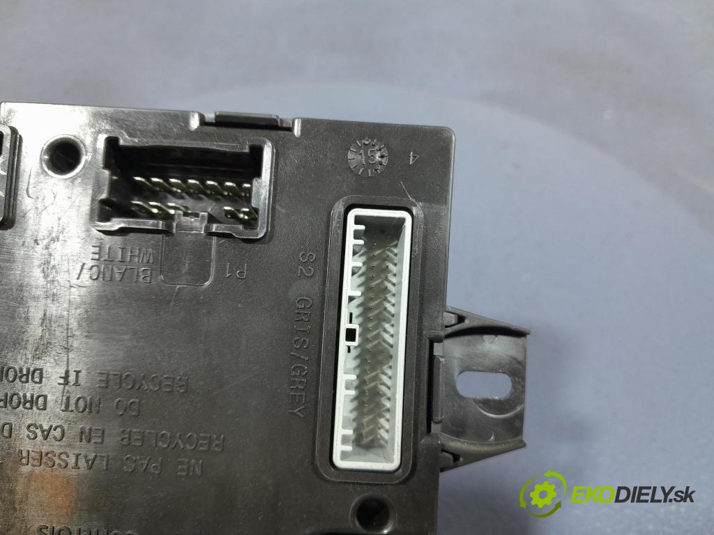 Renault Captur 2015 riadiaca jednotka 284B19848R