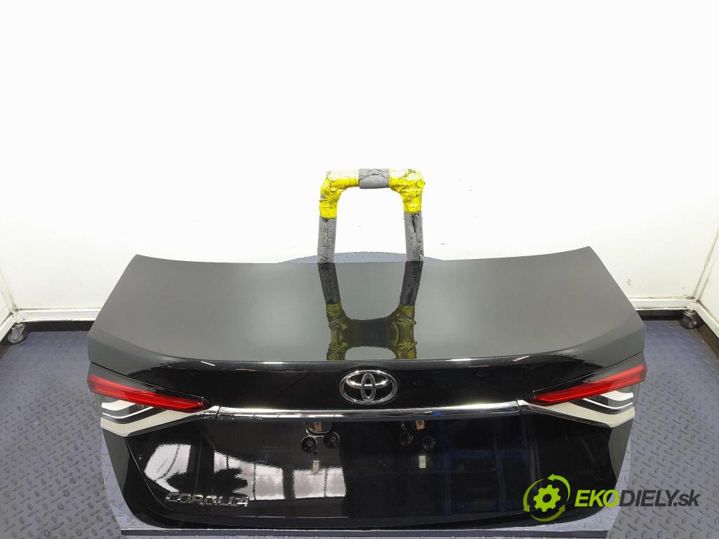 Toyota Corolla 2024 zadní dveře kufra: kufr