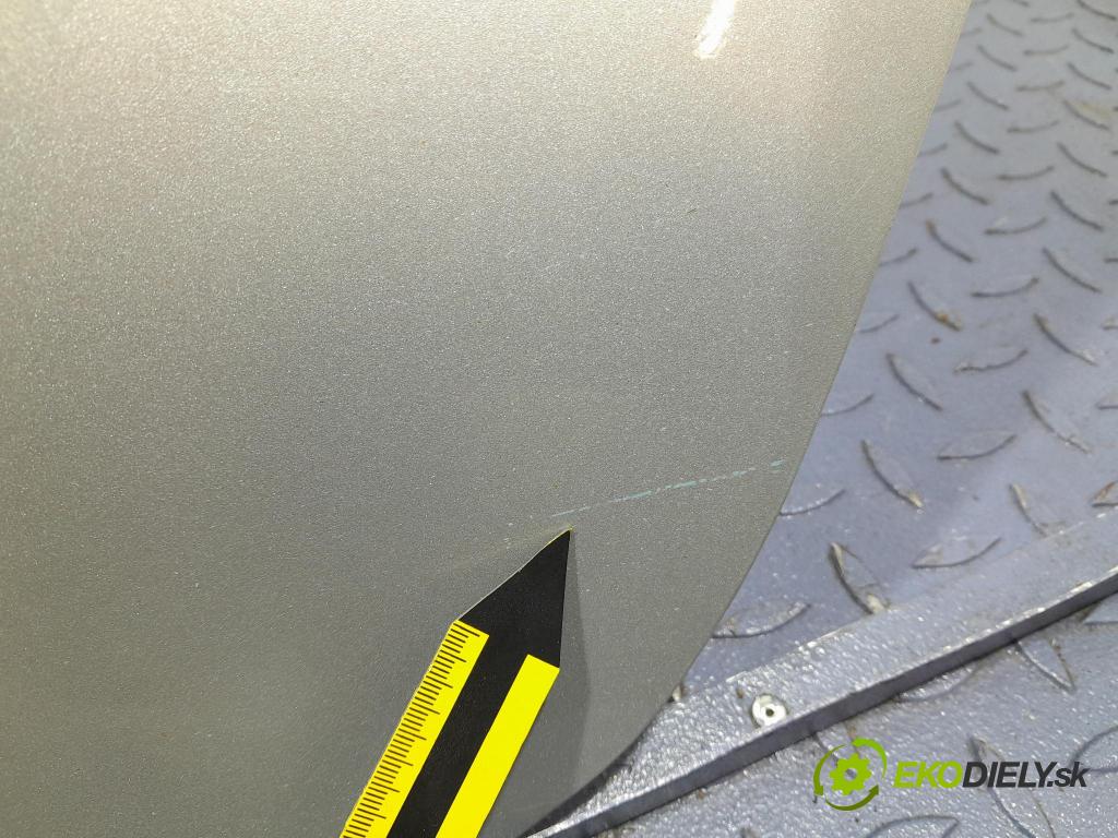 Toyota Auris 2007 dvere zad Vľavo: