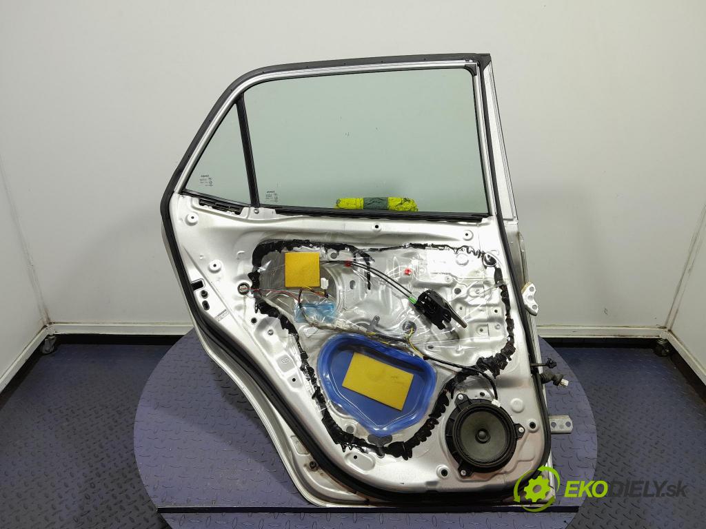 Toyota Auris 2007 dvere zad Vľavo: 