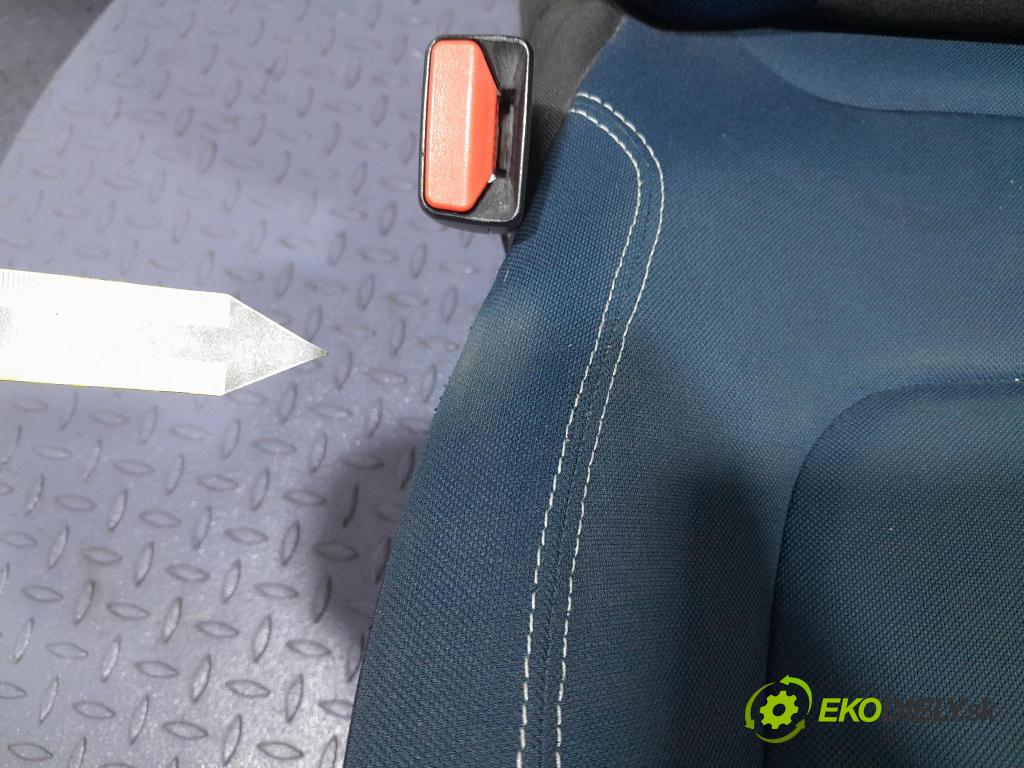 Renault Captur 2015 Sedačka Ovládače: 