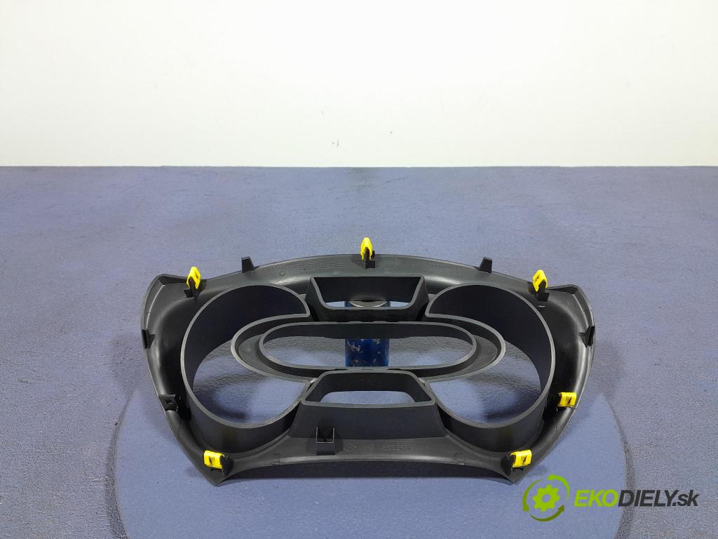 Renault Captur 2015 kryt Plast: Interiéry: 682504761R