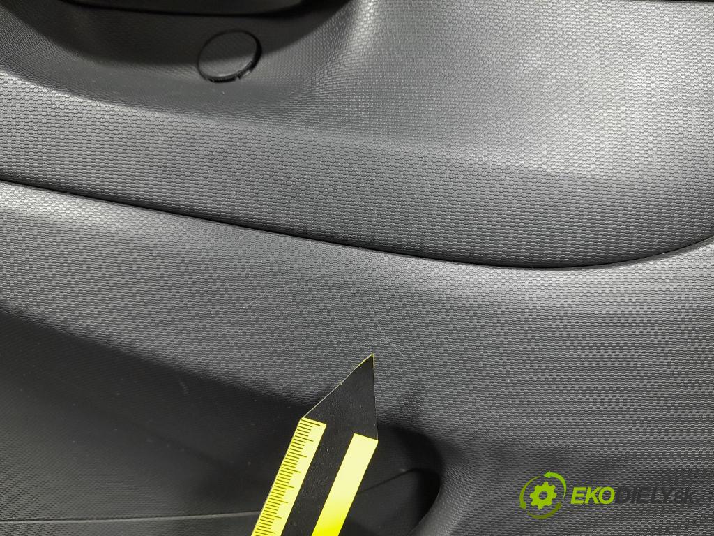 Renault Captur 2015 Čalounictví: dvere Predné Prava: