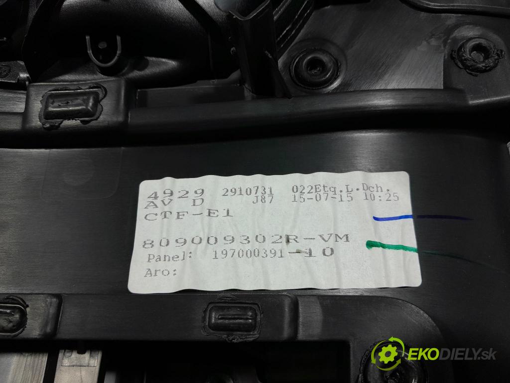 Renault Captur 2015 Čalounictví: dvere Predné Prava: 