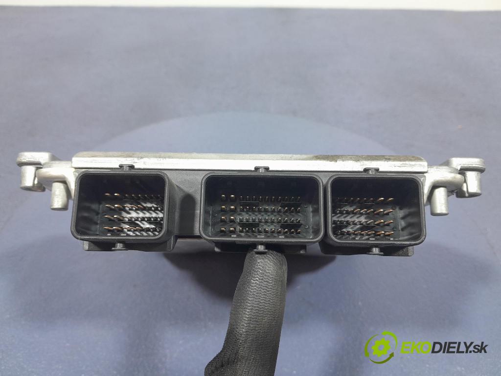 Citroen C5 2005 riadiaca jednotka Motor: 9657157080
