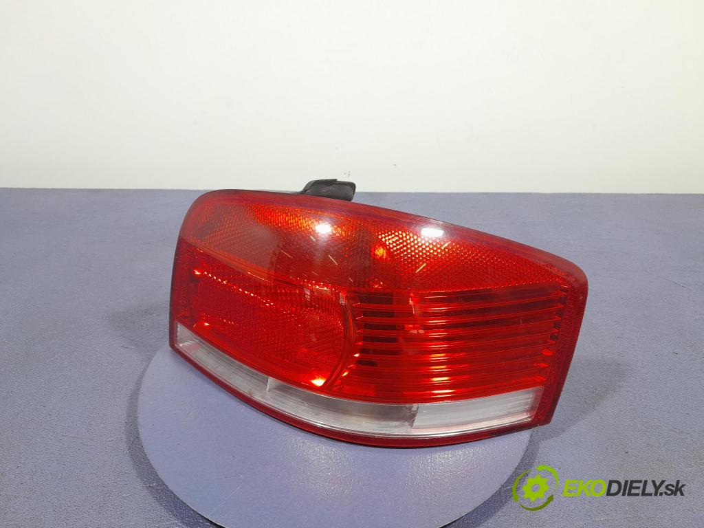 Audi A3 2010 světlo Zad: Práva: Mimo: 8P0945096