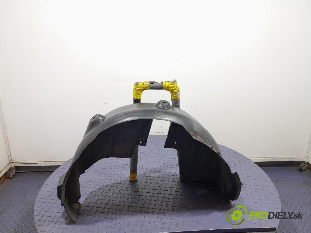 Renault Captur 2015 Blatník: plastický: zad 767496800R