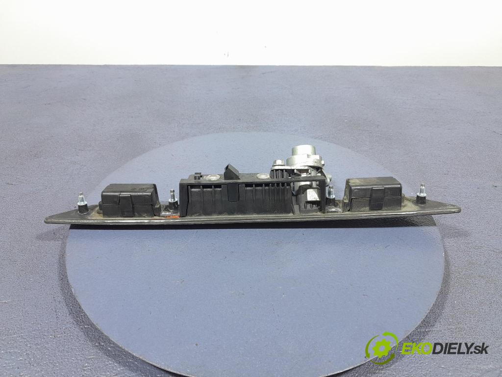 Audi A6 2005 zaslepka: zad 8E0827574C