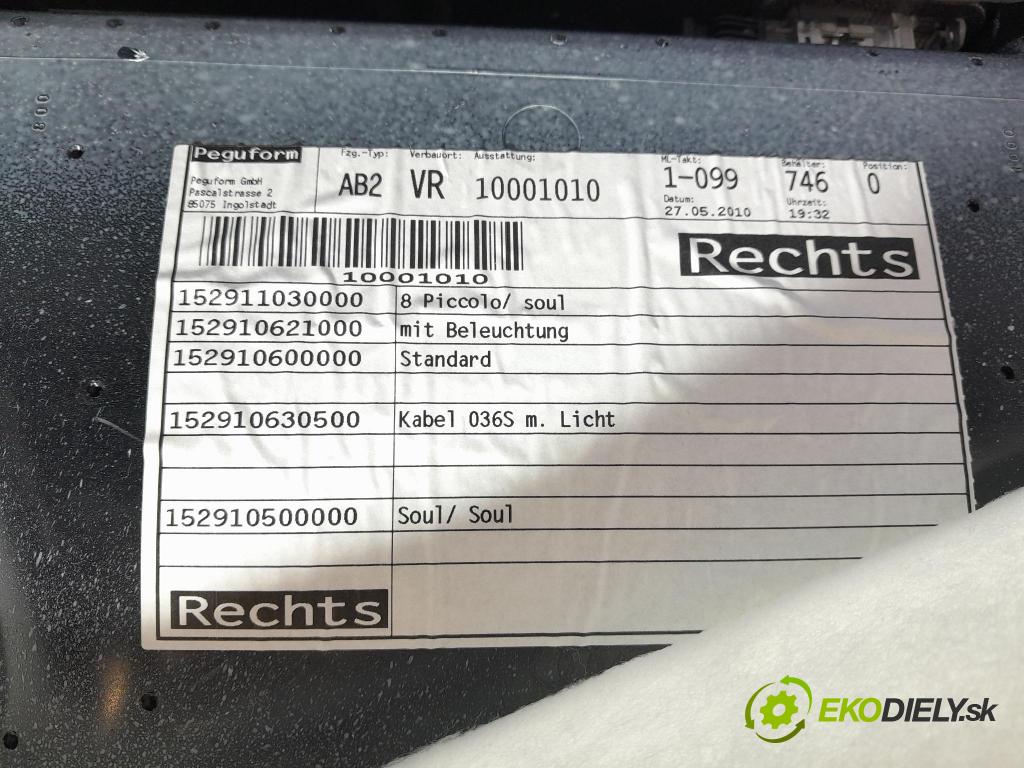 Audi A3 2010 Čalounictví: dvere Predné Prava: 