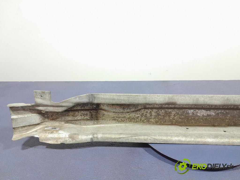 Audi A6 2005 výztuha narazník před 4F0807111