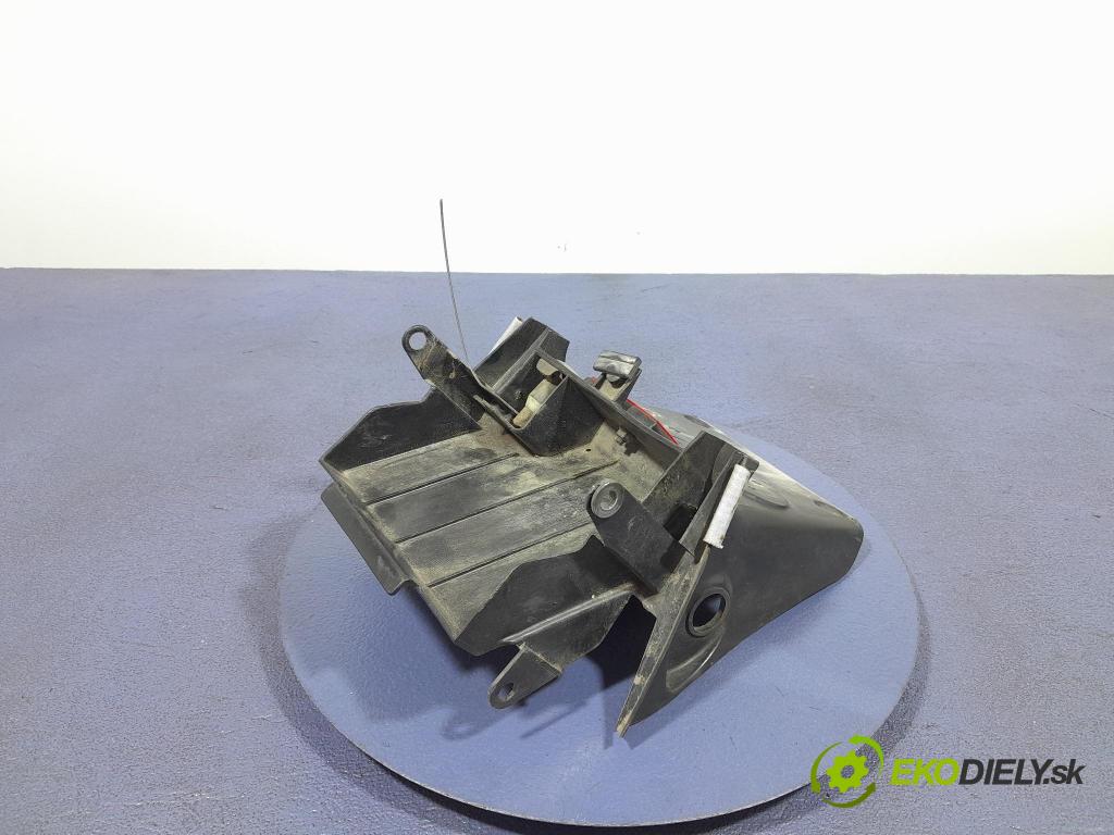 Honda CB 1995 zaslepka: zad 80100-MS9-0100