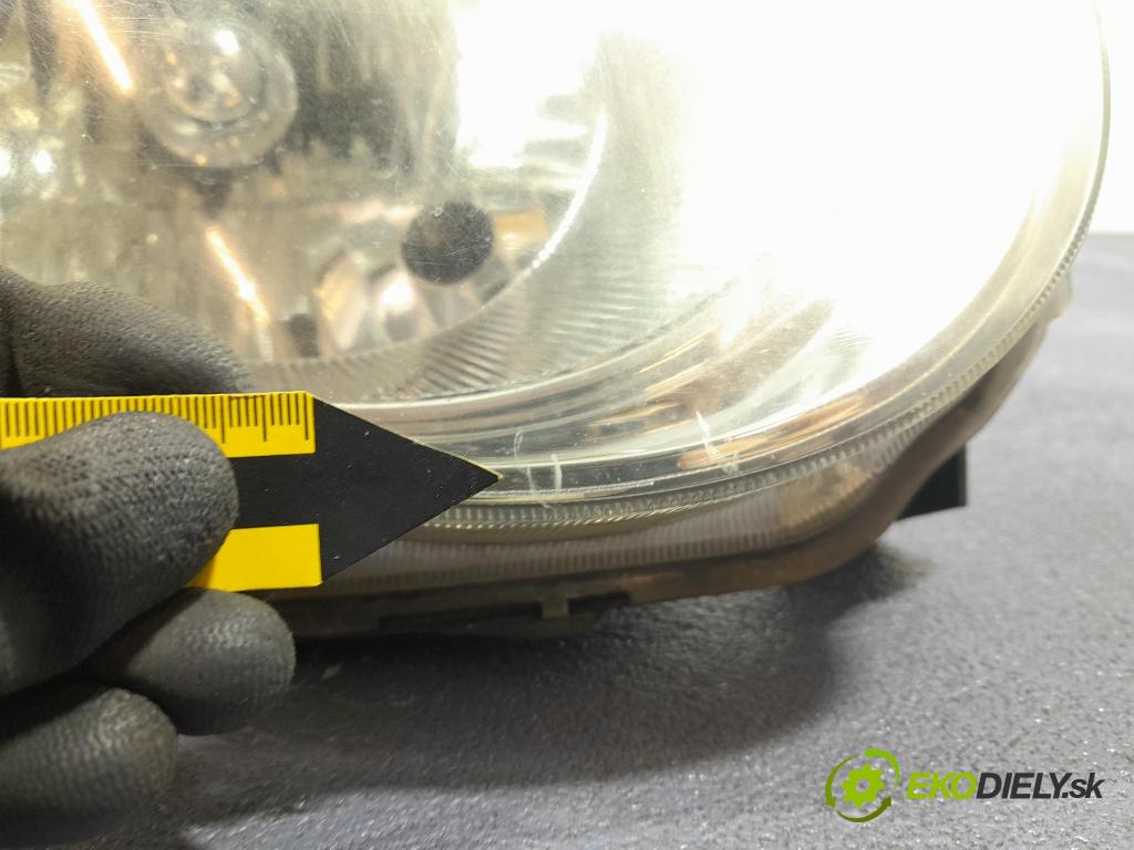 Suzuki Alto 2010 Reflektor: v pravo: