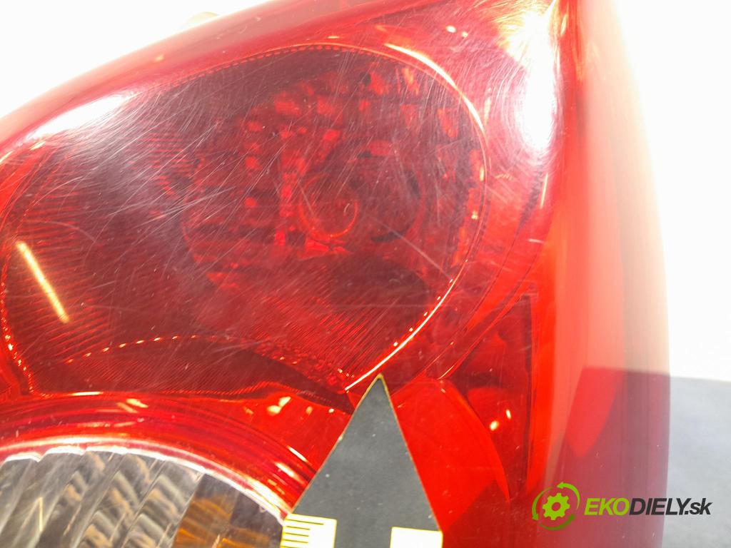Suzuki Alto 2010 svetlo / reflektor zad Prava: Vonkajsia: