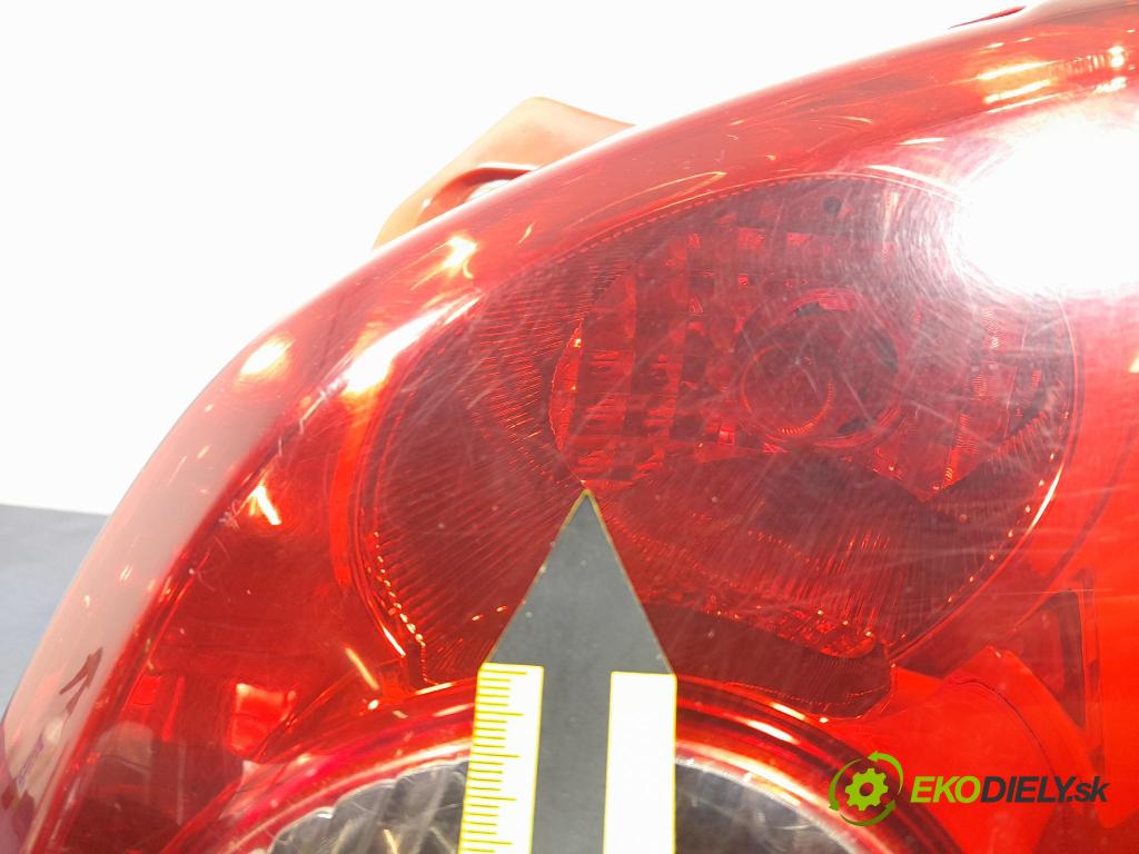 Suzuki Alto 2010 svetlo / reflektor zad Prava: Vonkajsia: