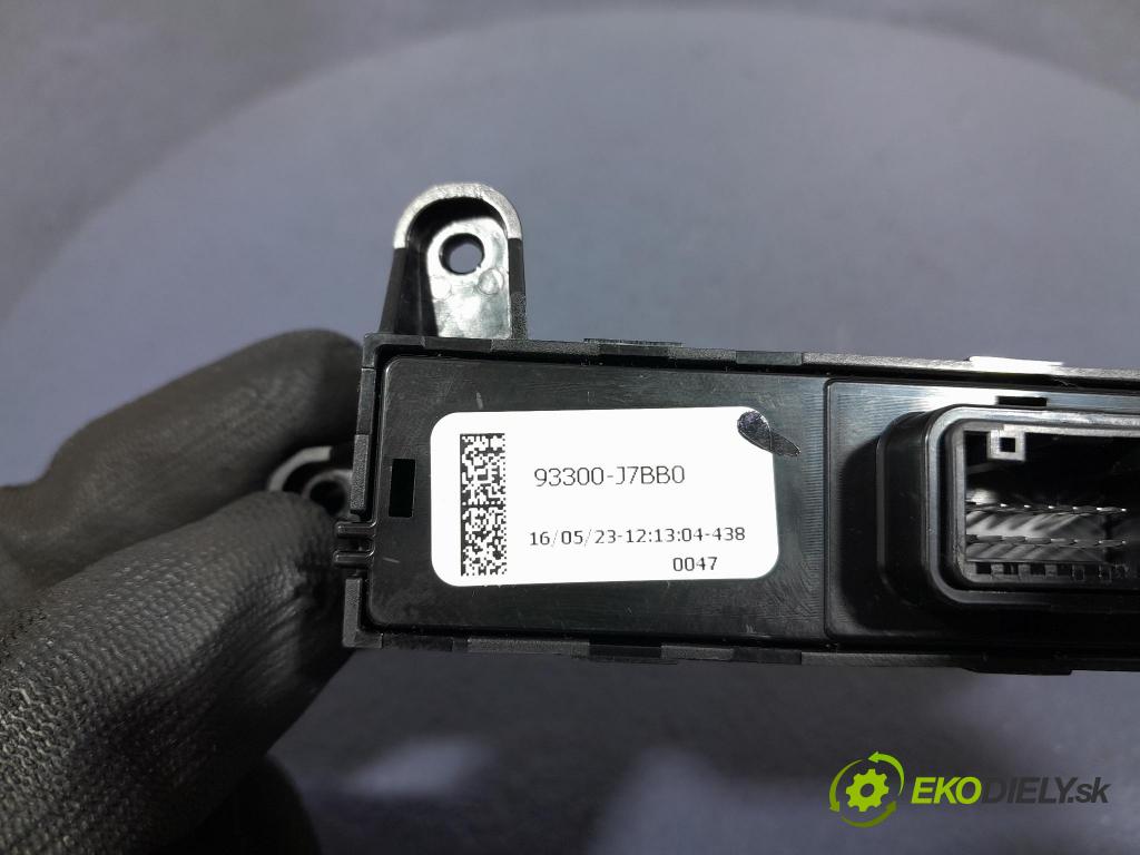 Kia Ceed 2023 prepínač 93300-J7BB0